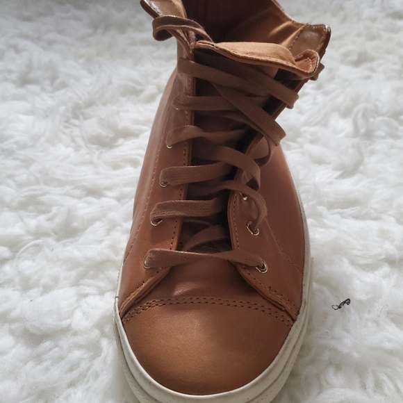 Coach Sneaker - Picture 2 of 6